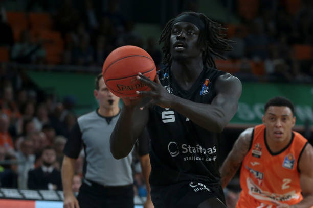 的薪水总和 的薪水总和