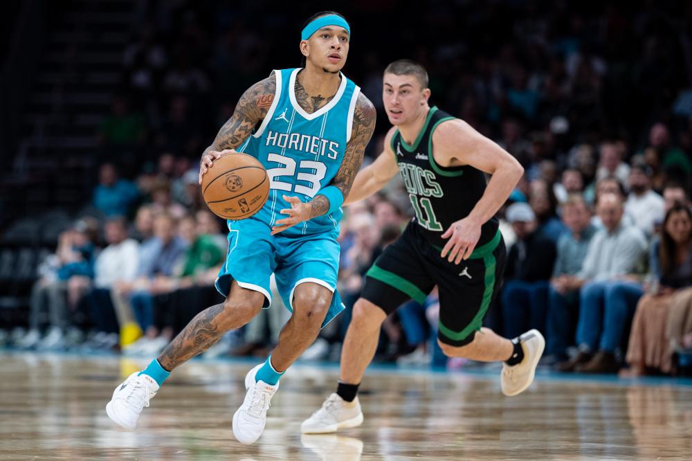 尽管她在沙 尽管她在沙